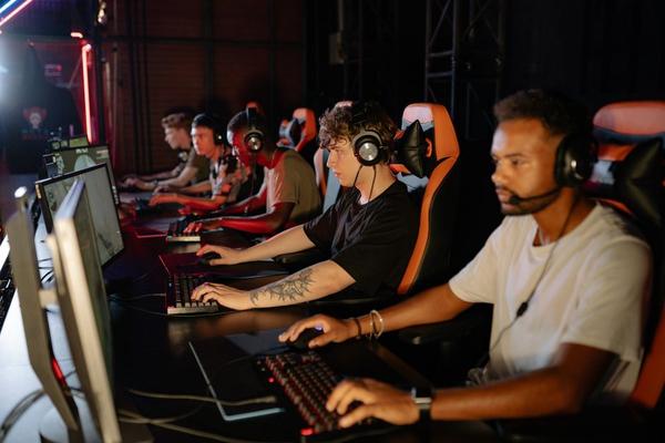 how to get into esports uk